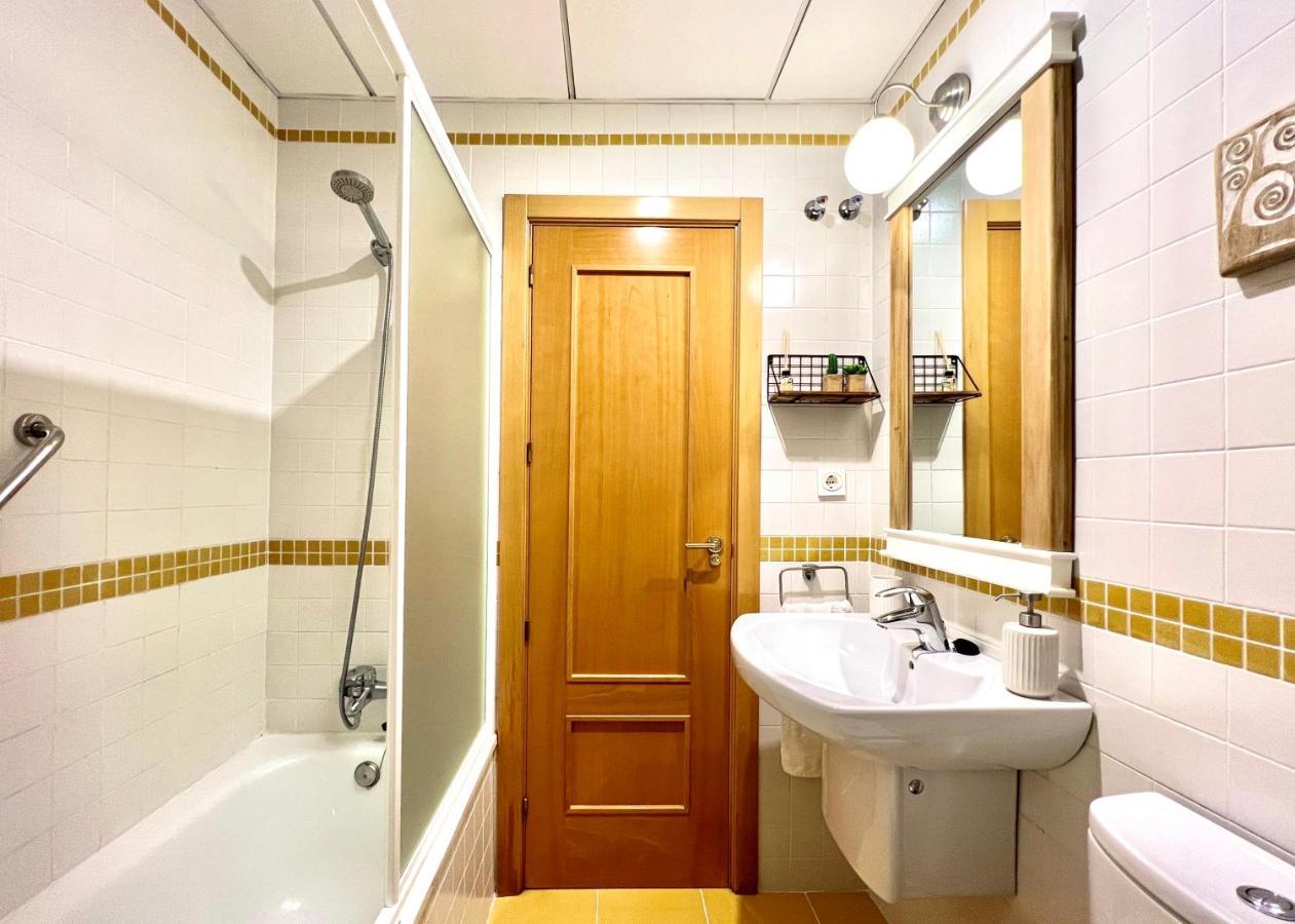 Teodosio Apartment Free Parking & Central Ac Sevilla Bagian luar foto