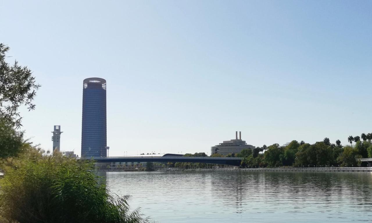 Teodosio Apartment Free Parking & Central Ac Sevilla Bagian luar foto